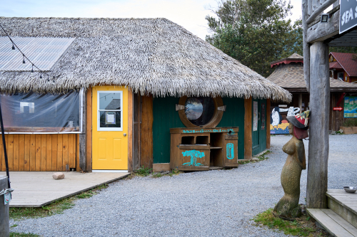 Saison,Été,Camping,Hébergement,MRC Haute-Gaspésie,Région,Sainte-Anne-Des-Monts,Le Sea Shack,Chalet,Eau,Plage,Bar,Club,Pub,Brasserie,Jour,Temps